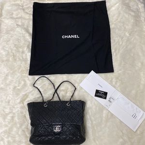 💯 Authentic Chanel Extra Large Zip Shopper